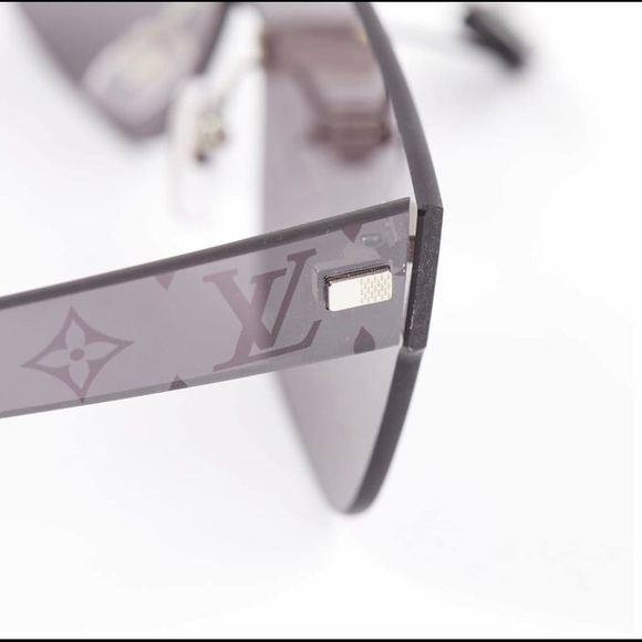 Louis Vuitton X Supreme Sunglasses - Picture 4 of 8